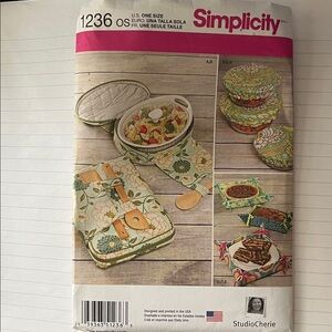 Simplicity Green and Cream Kitchen Linen Set